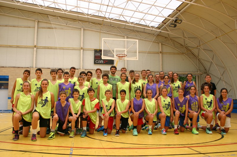 Iñaki Sanz comparte canastas en el Campus de Estella